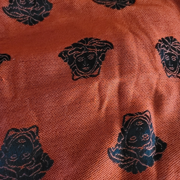 VERSACE SCARVES PURPLE AND RED LARGE SIZE - Picture 3 of 8